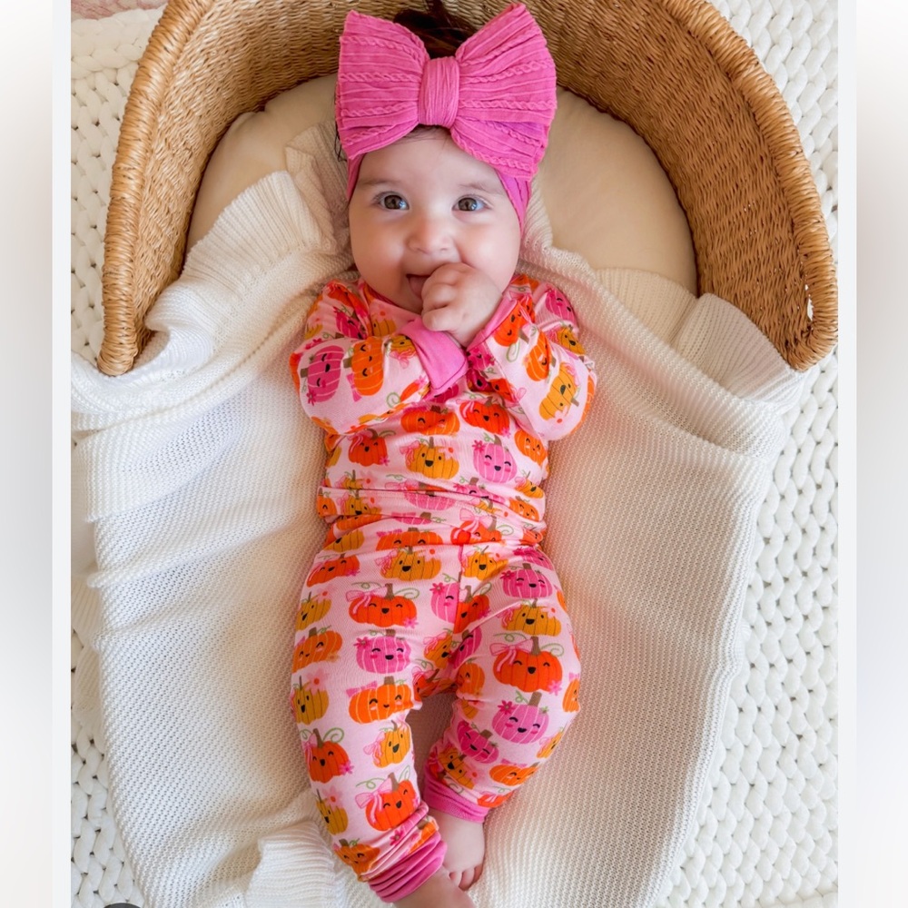 Spearmint Love 2-Piece Long Sleeve Miss Pumpkin Print Pink Baby Pajama Set